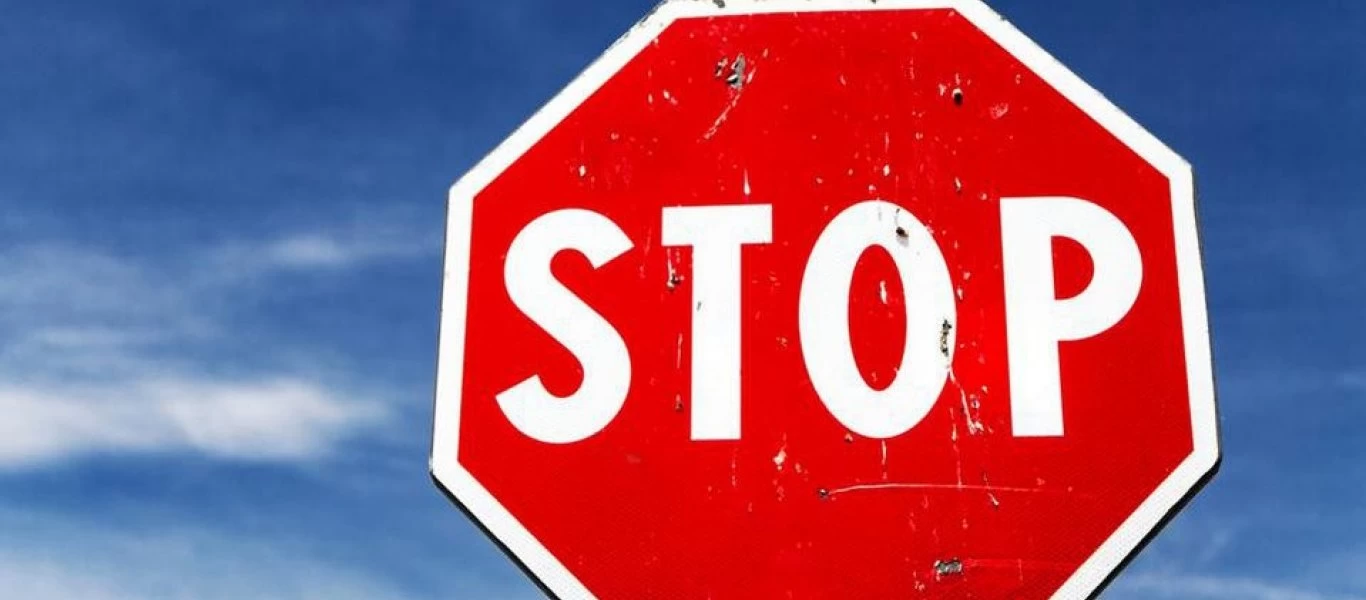 Χανιά: Aγοράκι με πατίνι περνάει «σφαίρα» από «STOP» χωρίς να κοιτάξει (βίντεο)